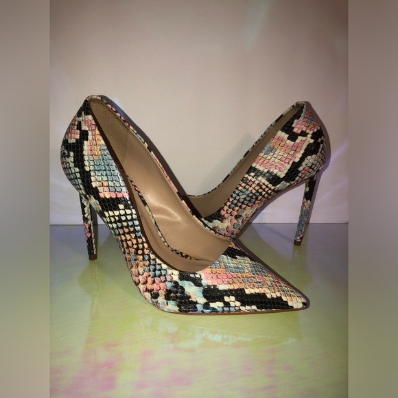 Steve Madden Shoes - Steve Madden Pink and Black Snake Print Heels